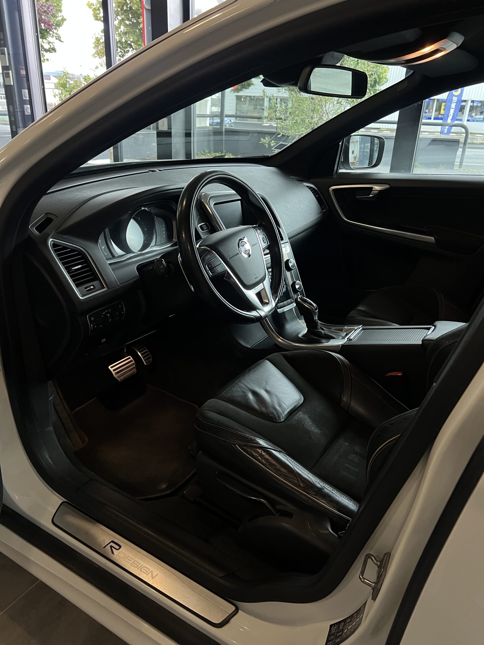 Volvo xc60 d4 awd r-design Intérieur de la voiture