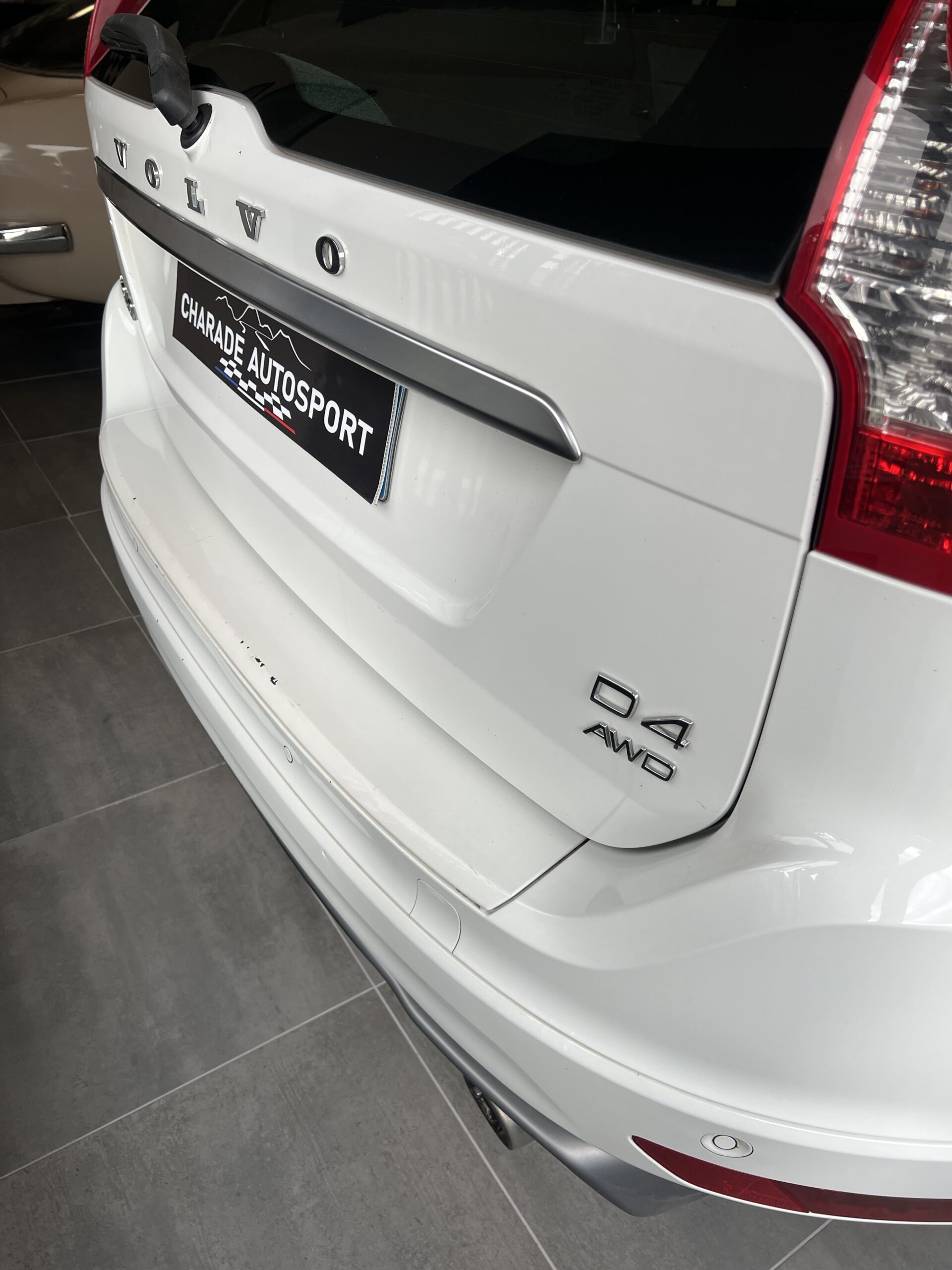 Volvo xc60 d4 awd r-design Arrière de la voiture