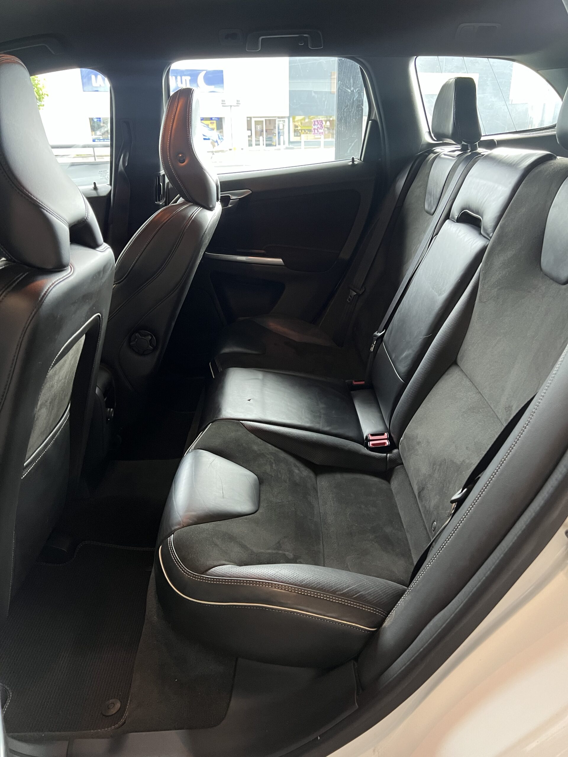 Volvo xc60 d4 awd r-design Sièges arrière de la voiture