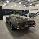 Mercedes-Benz 280 SL Cabriolet de 1971 disponible chez Charade Auto Sport à Aubière.