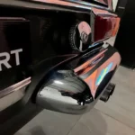 Mercedes-Benz 280 SL Cabriolet de 1971 exposée dans le showroom Charade Auto Sport à Aubière.