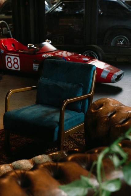 Espace lounge et snacking automobile chez Charade Autosport